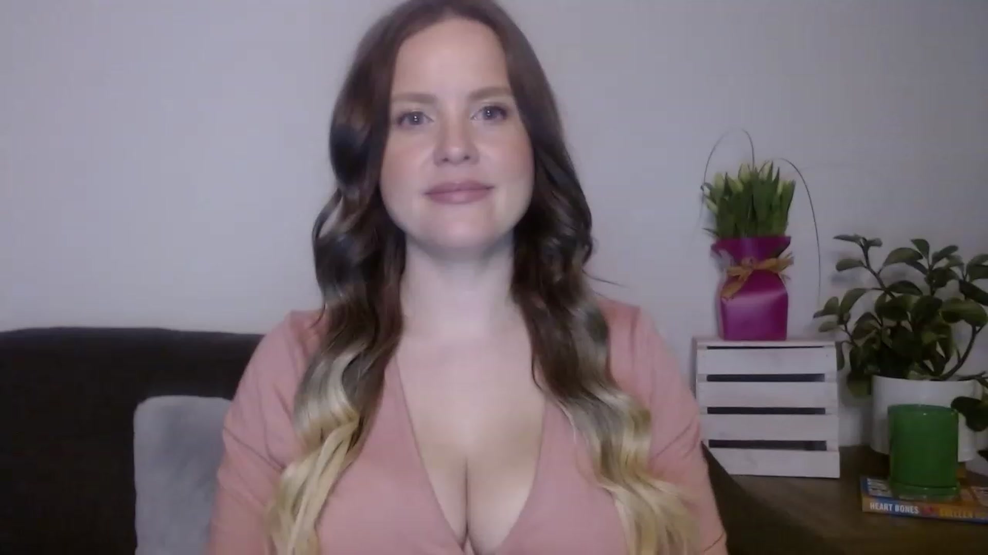 Gallery image thumbnail from sweet__daisy's myfreecams stream on, 03/27/2023, 02:53 image 12 of 20