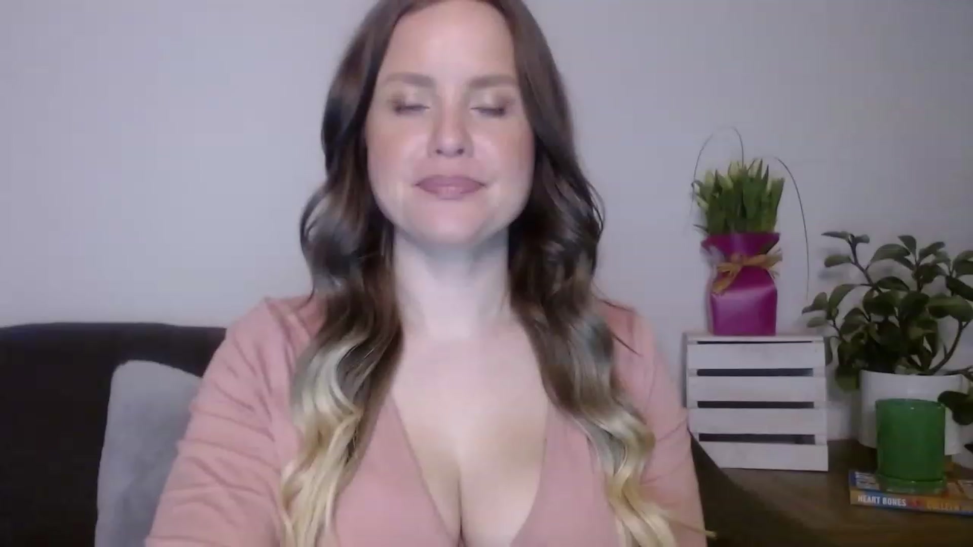 Gallery image thumbnail from sweet__daisy's myfreecams stream on, 03/27/2023, 02:53 image 7 of 20