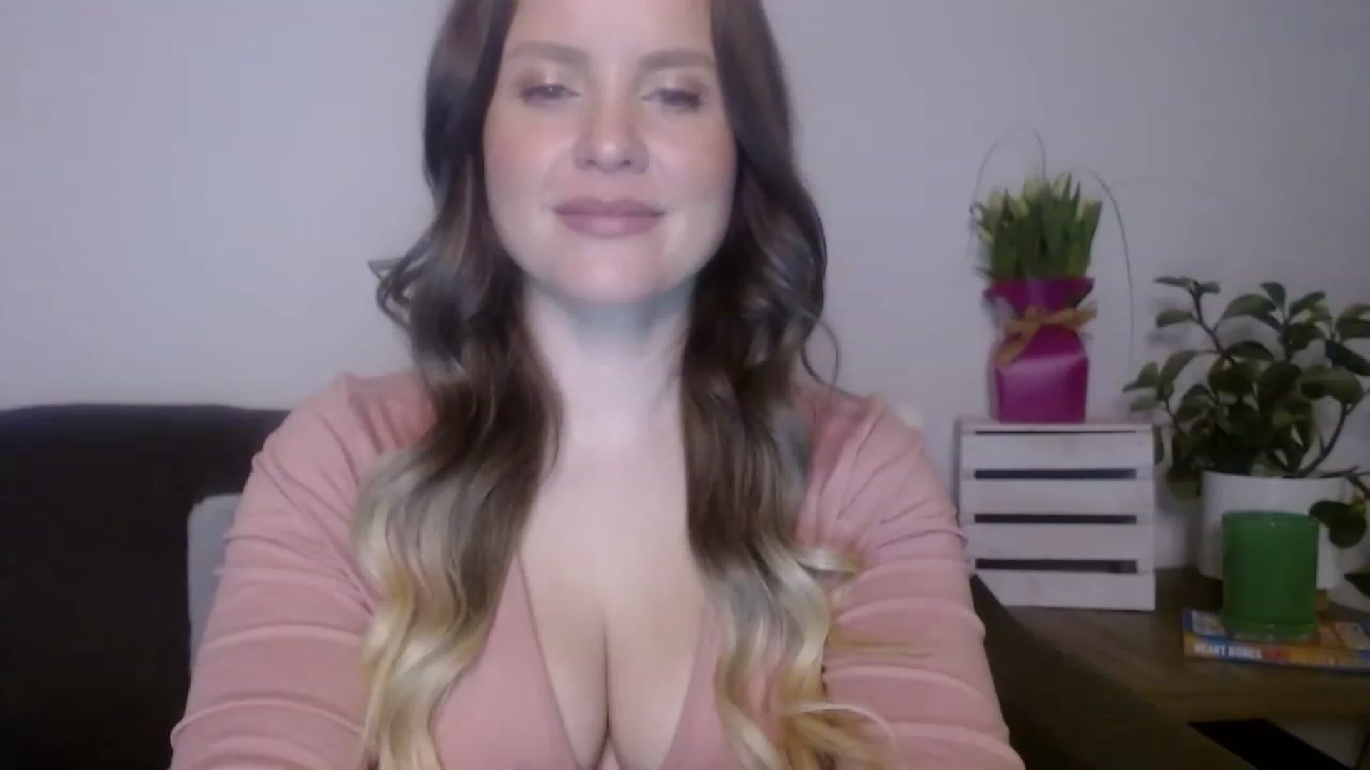 Gallery image thumbnail from sweet__daisy's myfreecams stream on, 03/27/2023, 02:53 image 17 of 20