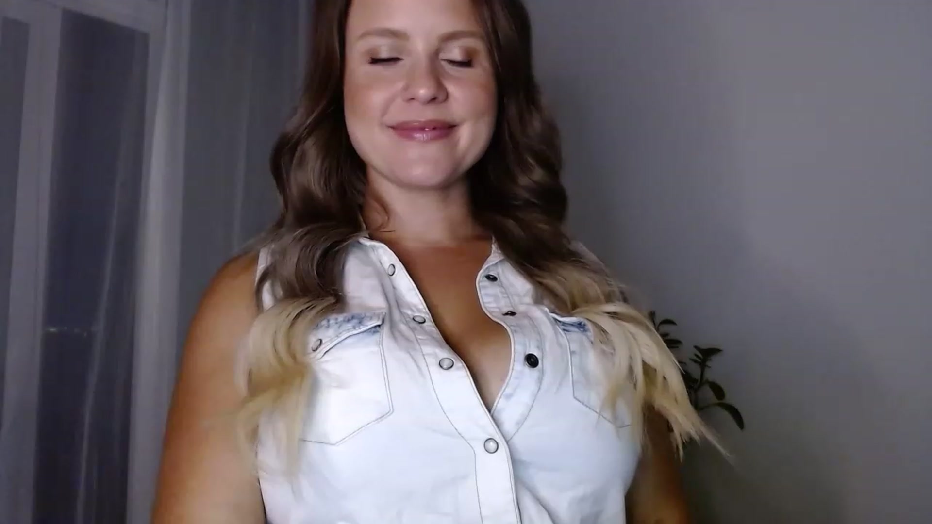Gallery image thumbnail from sweet__daisy's myfreecams stream on, 06/12/2023, 04:46 image 19 of 20