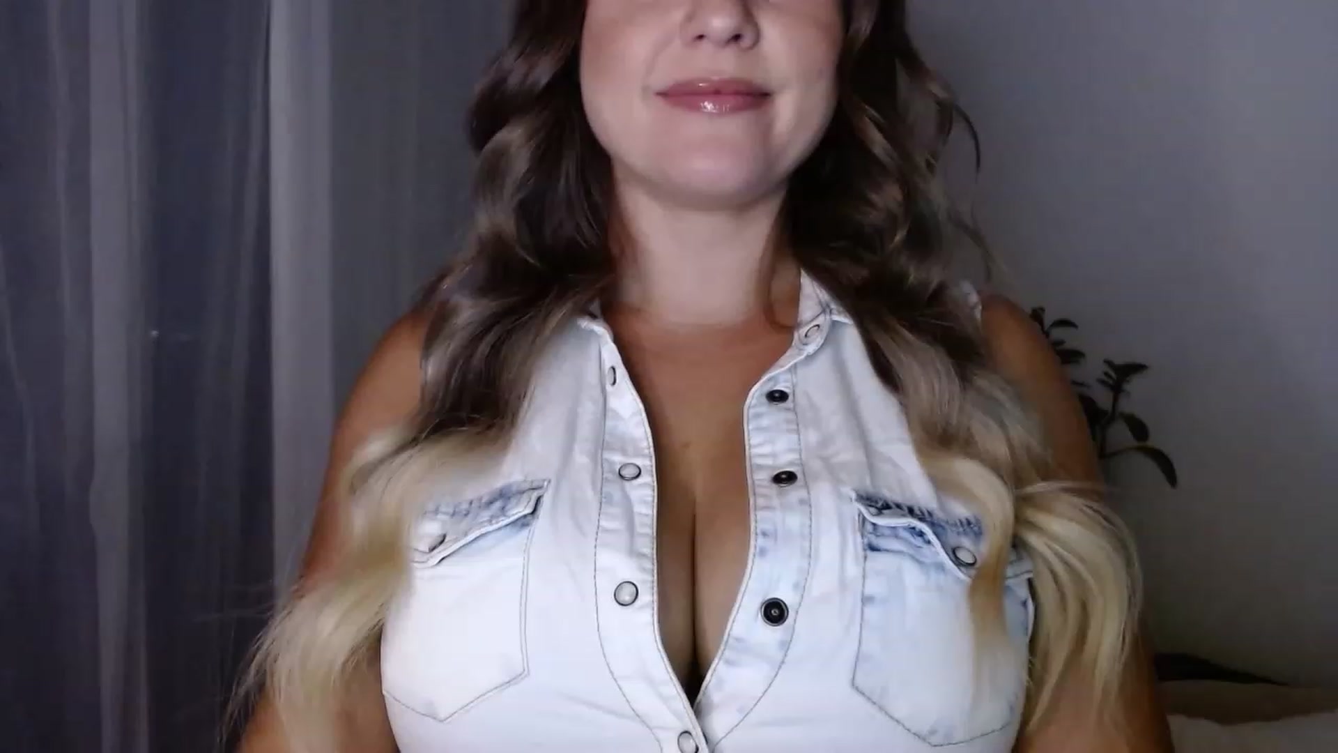 Gallery image thumbnail from sweet__daisy's myfreecams stream on, 06/12/2023, 04:46 image 1 of 20