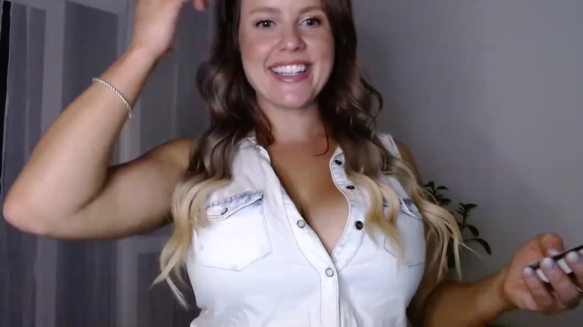 Gallery image thumbnail from sweet__daisy's myfreecams stream on, 06/12/2023, 04:46 image 15 of 20