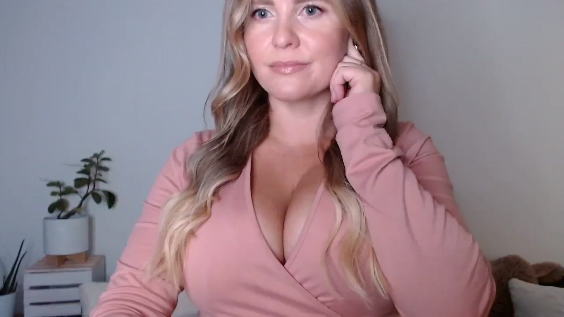 Gallery image thumbnail from sweet__daisy's myfreecams stream on, 09/24/2023, 06:14 image 10 of 20