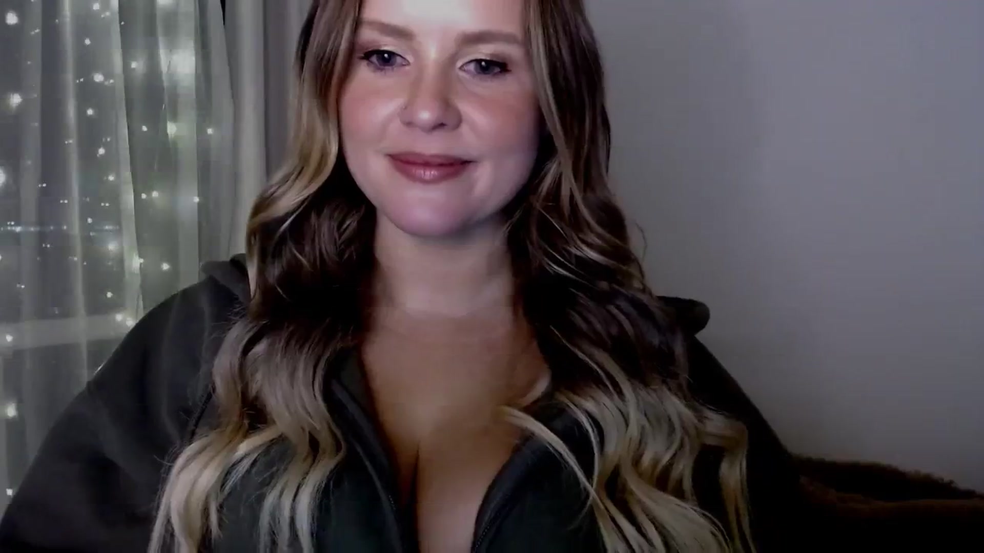 Gallery image thumbnail from sweet__daisy's myfreecams stream on, 01/06/2024, 06:41 image 6 of 20