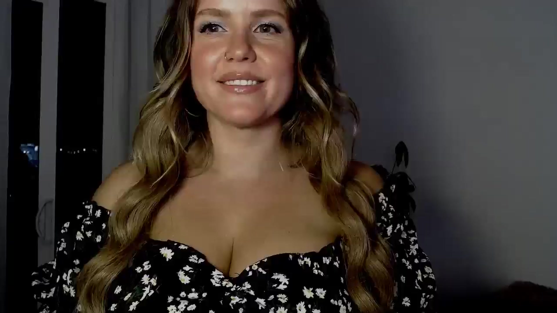 Gallery image thumbnail from sweet__daisy's myfreecams stream on, 05/18/2024, 03:03 image 2 of 20