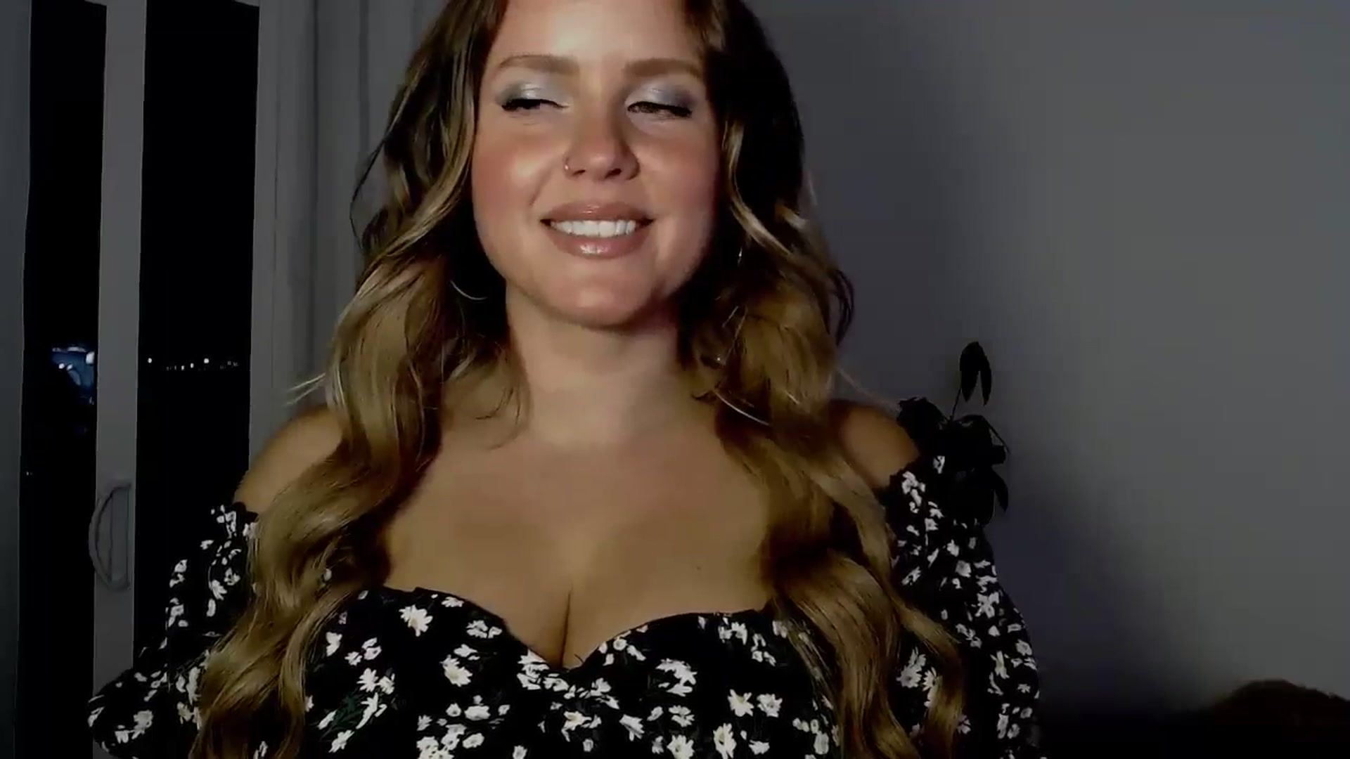 Gallery image thumbnail from sweet__daisy's myfreecams stream on, 05/18/2024, 03:03 image 6 of 20