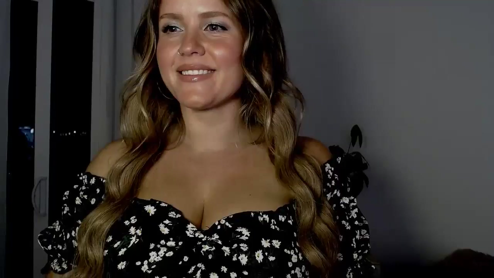 Gallery image thumbnail from sweet__daisy's myfreecams stream on, 05/18/2024, 03:03 image 1 of 20