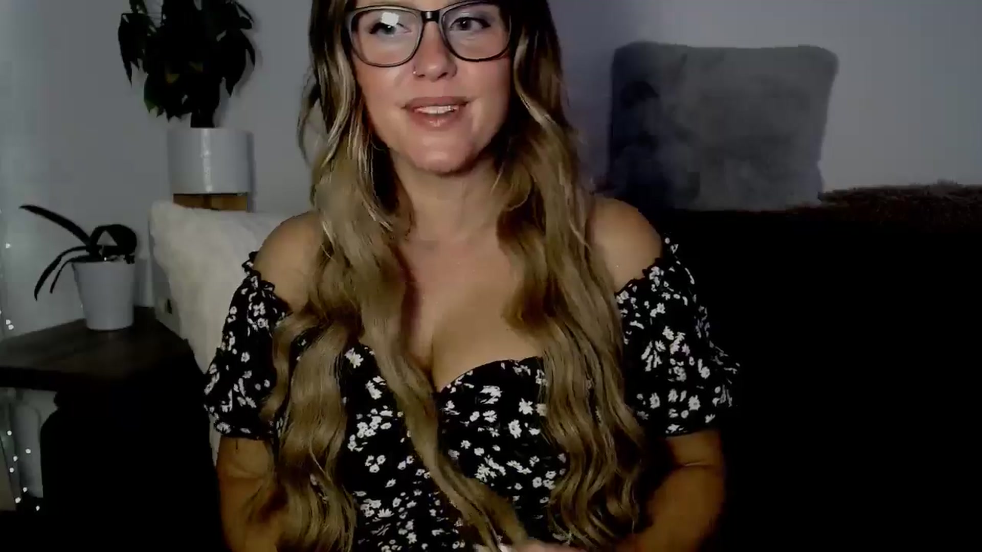 Gallery image thumbnail from sweet__daisy's myfreecams stream on, 05/18/2024, 08:12 image 15 of 20