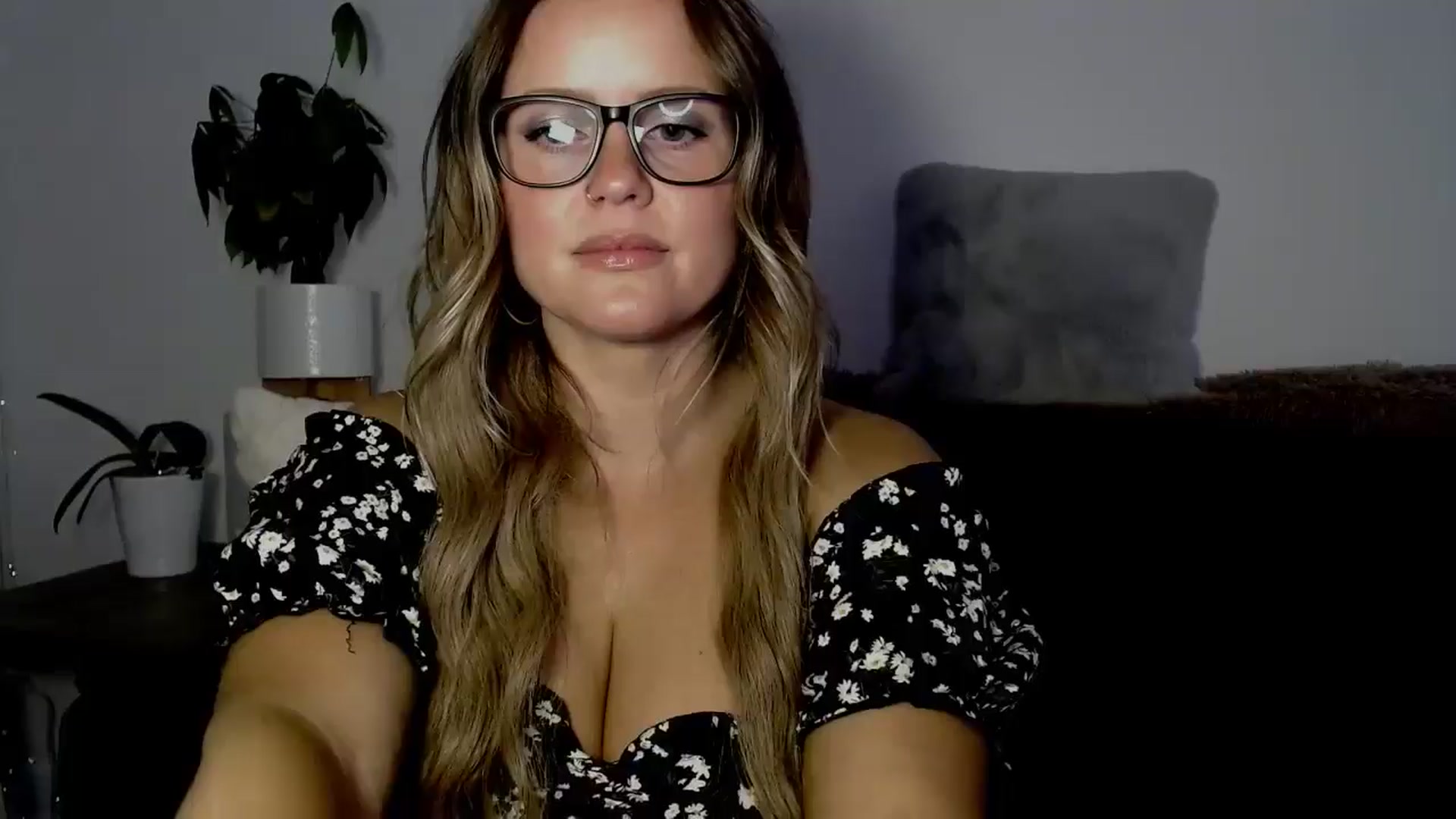 Gallery image thumbnail from sweet__daisy's myfreecams stream on, 05/18/2024, 08:12 image 10 of 20