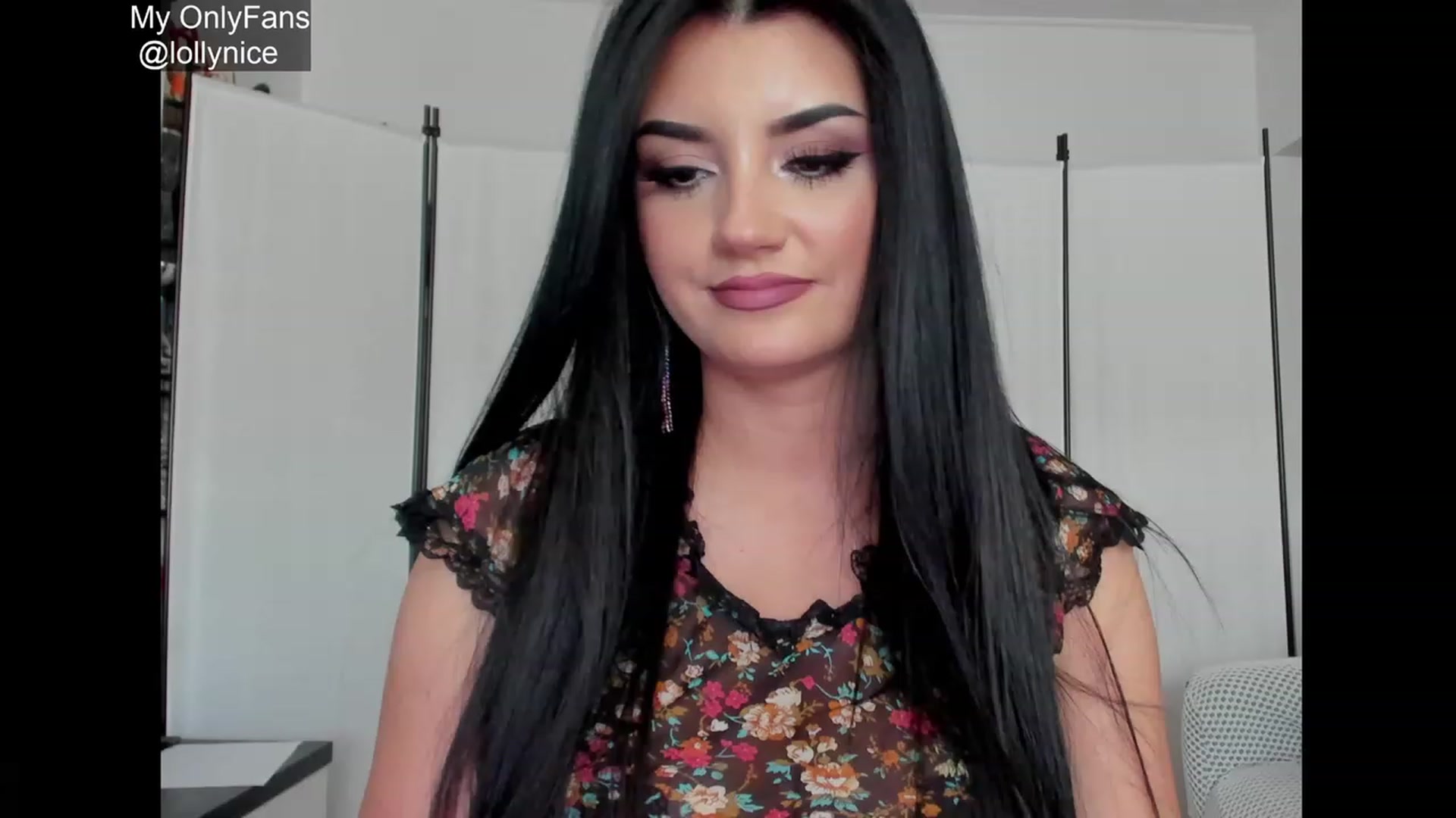 Gallery image thumbnail from sweet__girl__'s myfreecams stream on, 06/30/2023, 16:54 image 6 of 20