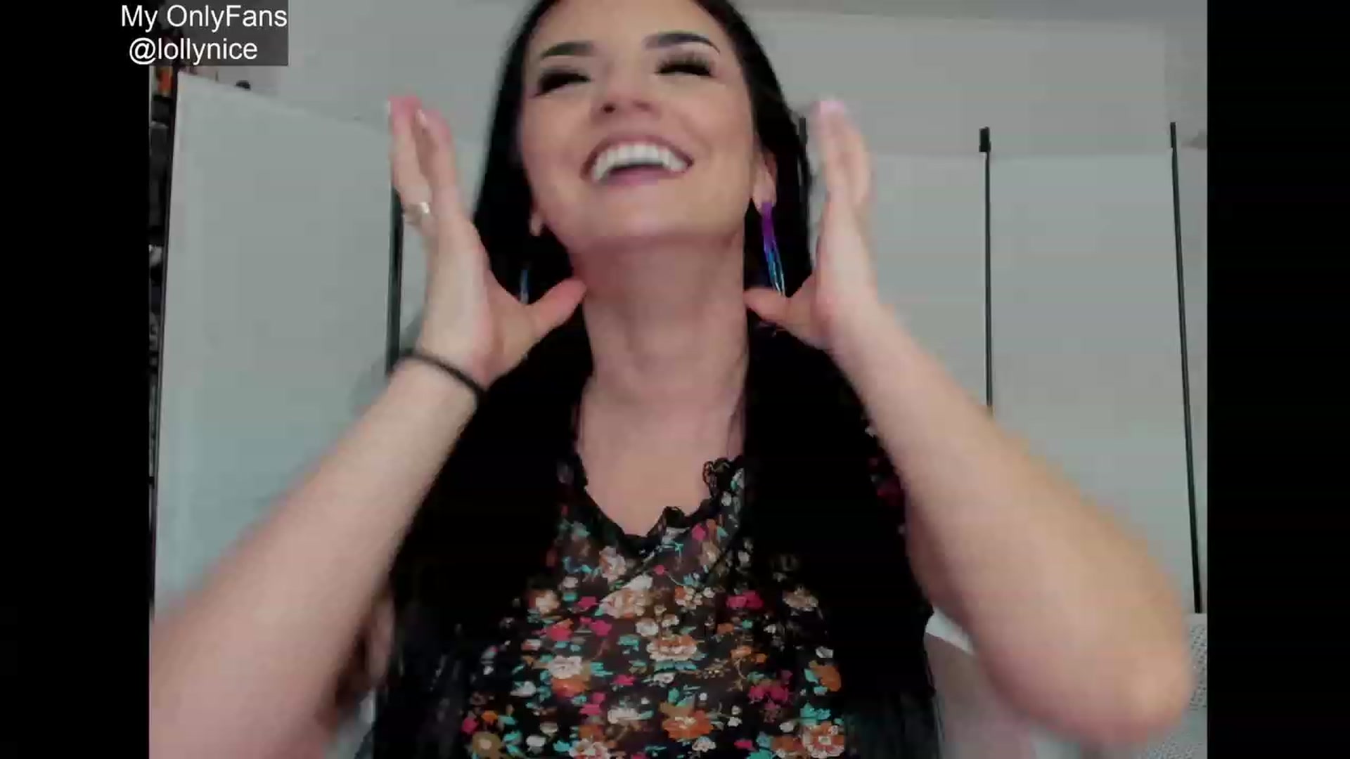 Gallery image thumbnail from sweet__girl__'s myfreecams stream on, 06/30/2023, 16:54 image 8 of 20