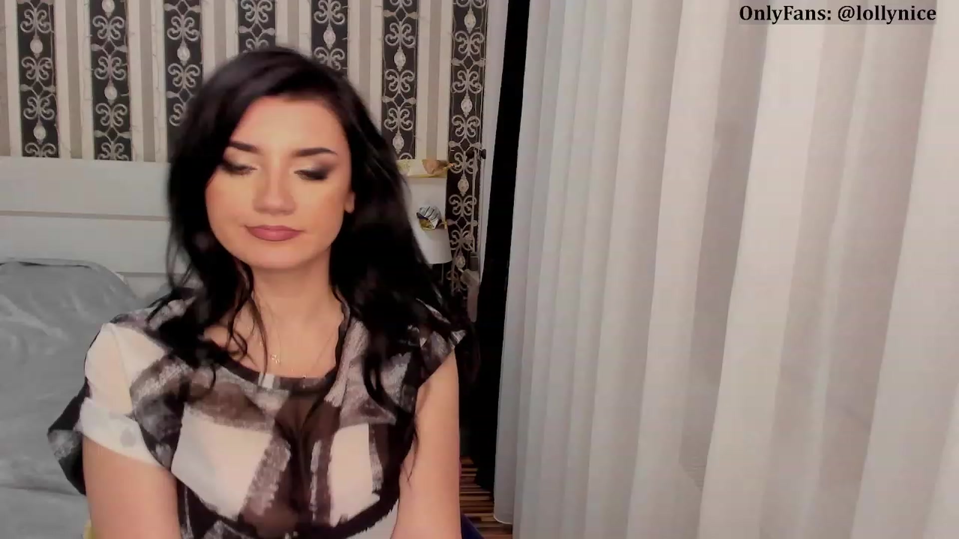 Gallery image thumbnail from sweet__girl__'s myfreecams stream on, 12/04/2023, 21:21 image 17 of 20