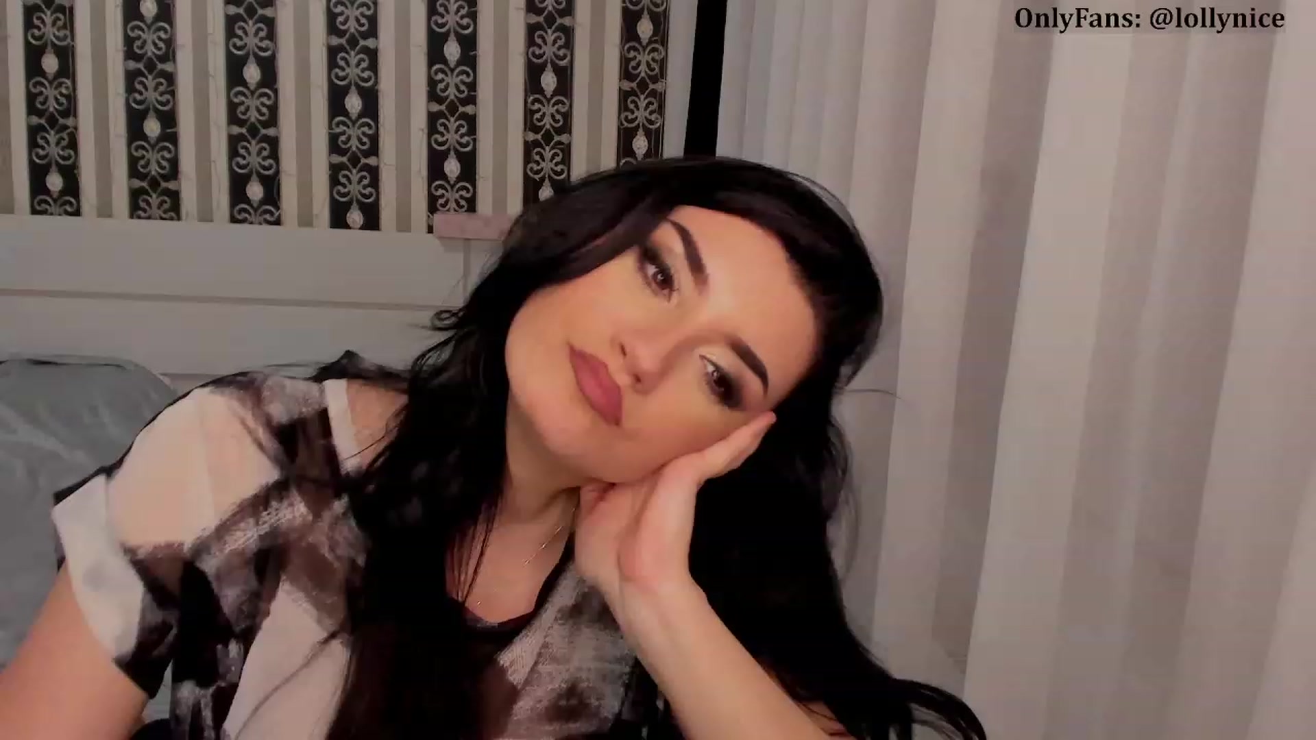 Gallery image thumbnail from sweet__girl__'s myfreecams stream on, 12/04/2023, 21:21 image 12 of 20