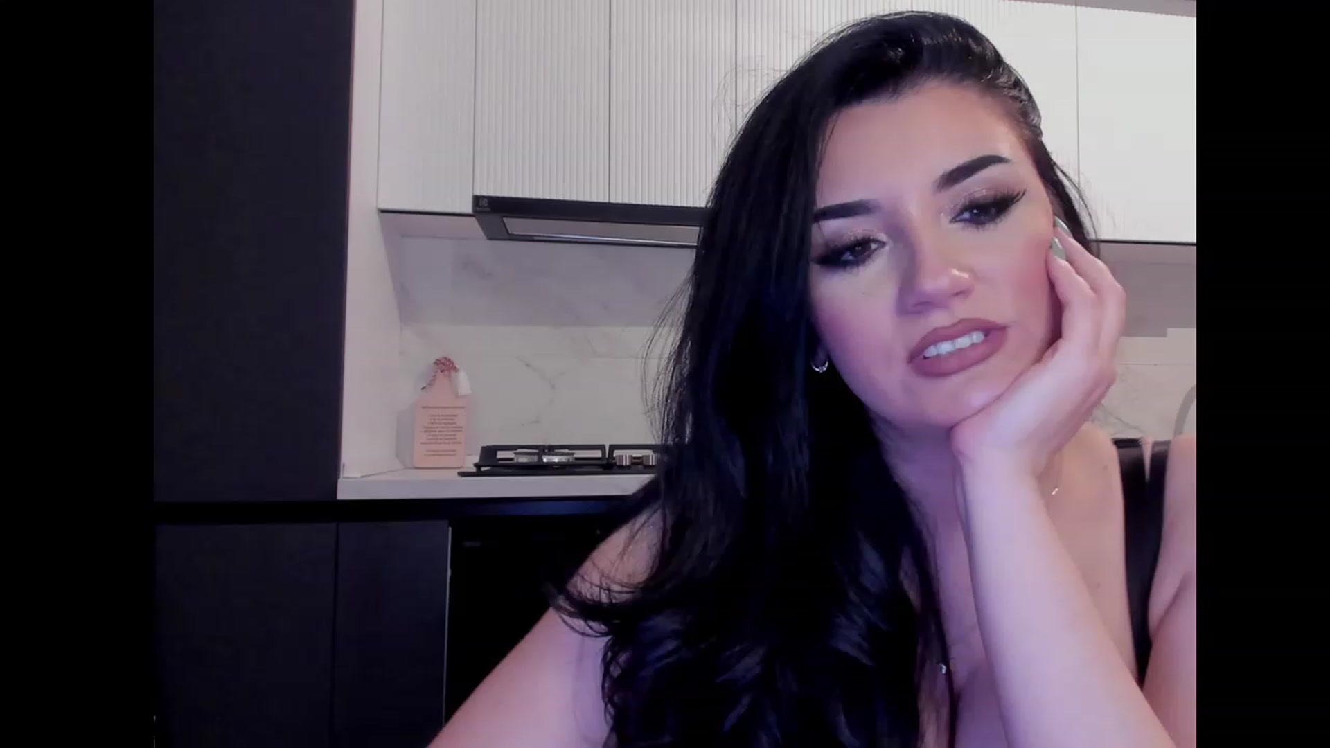 Gallery image thumbnail from sweet__girl__'s myfreecams stream on, 12/30/2023, 21:46 image 14 of 20