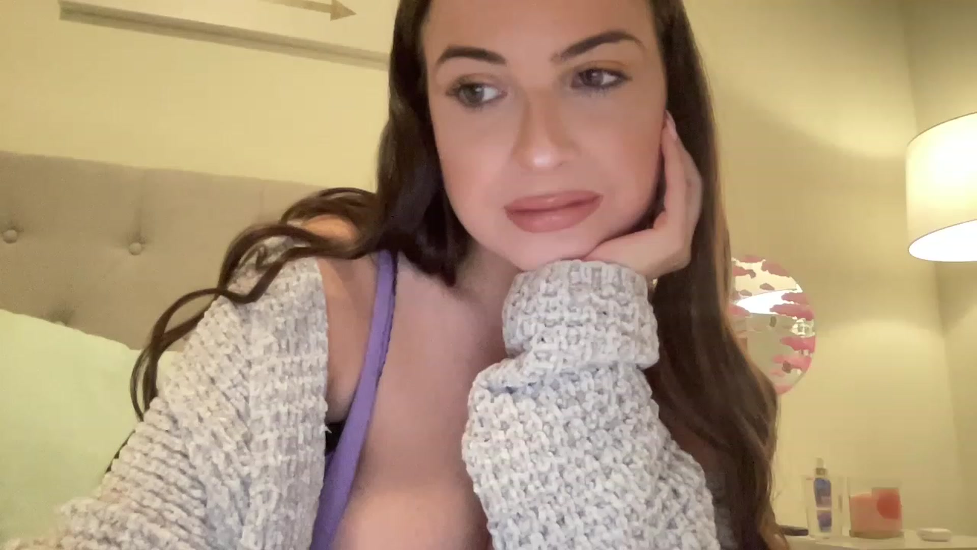 Gallery image thumbnail from sweet_nesss's myfreecams stream on, 12/19/2022, 03:46 image 3 of 20