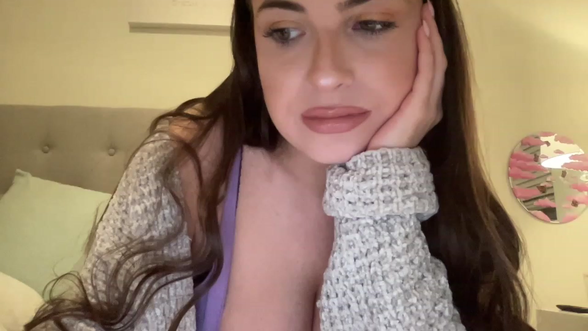 Gallery image thumbnail from sweet_nesss's myfreecams stream on, 12/19/2022, 03:46 image 11 of 20