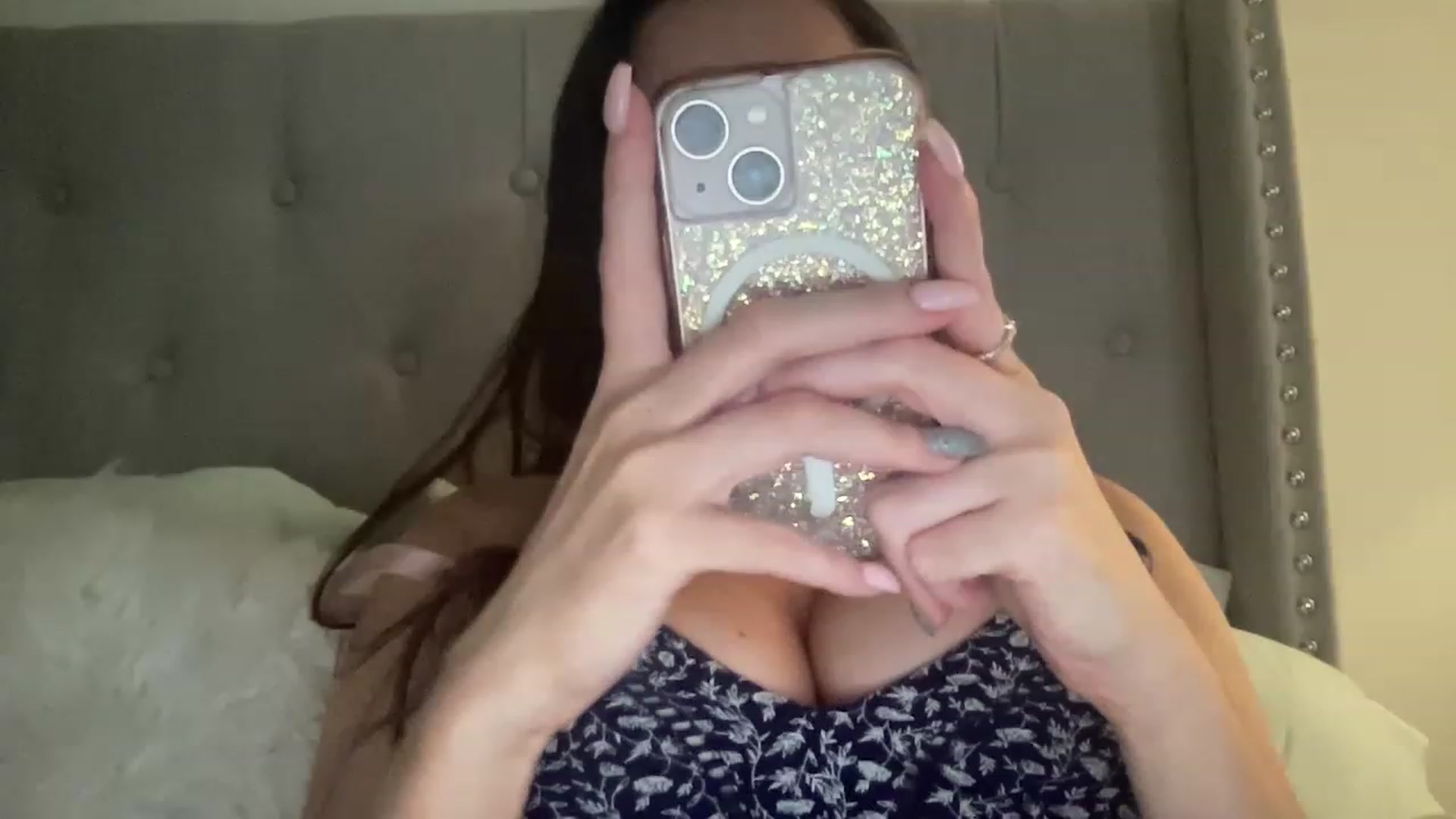 Gallery image thumbnail from sweet_nesss's myfreecams stream on, 05/15/2023, 03:58 image 11 of 20