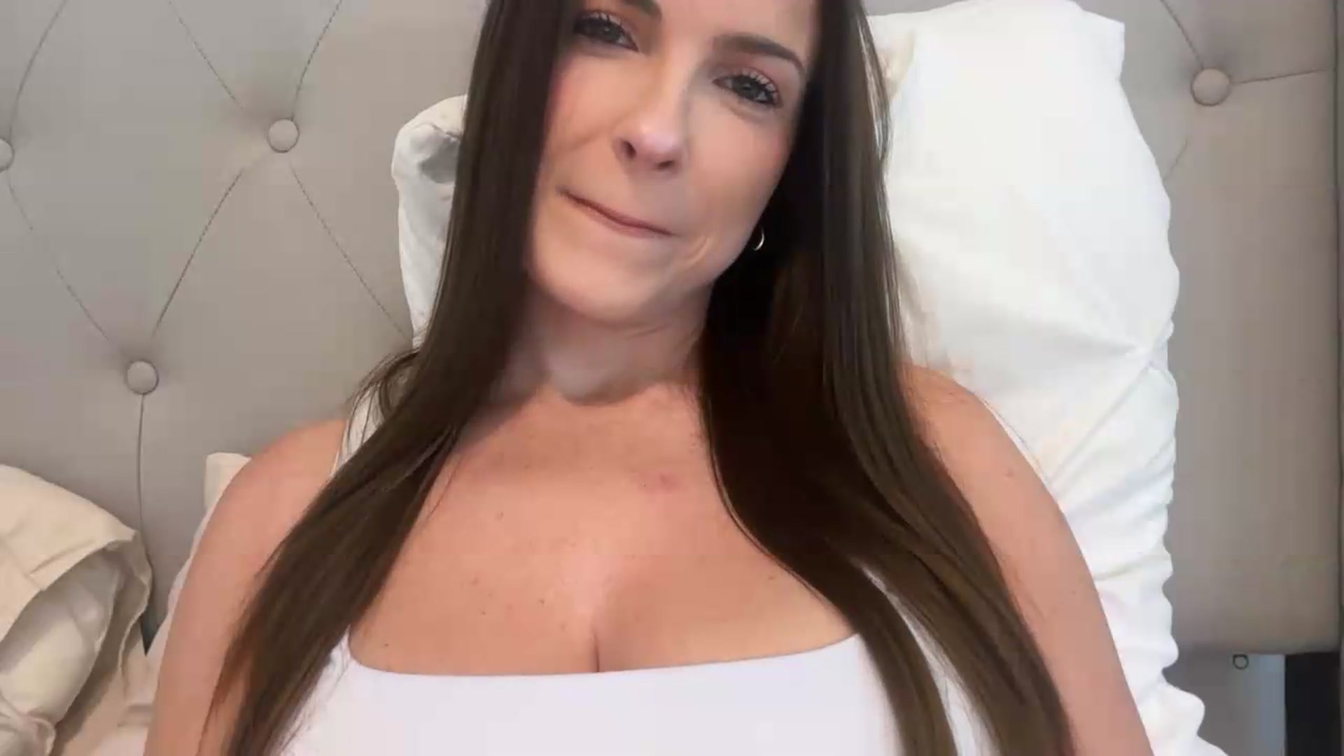 Gallery image thumbnail from sweet_nesss's myfreecams stream on, 07/10/2026, 23:54 image 7 of 20