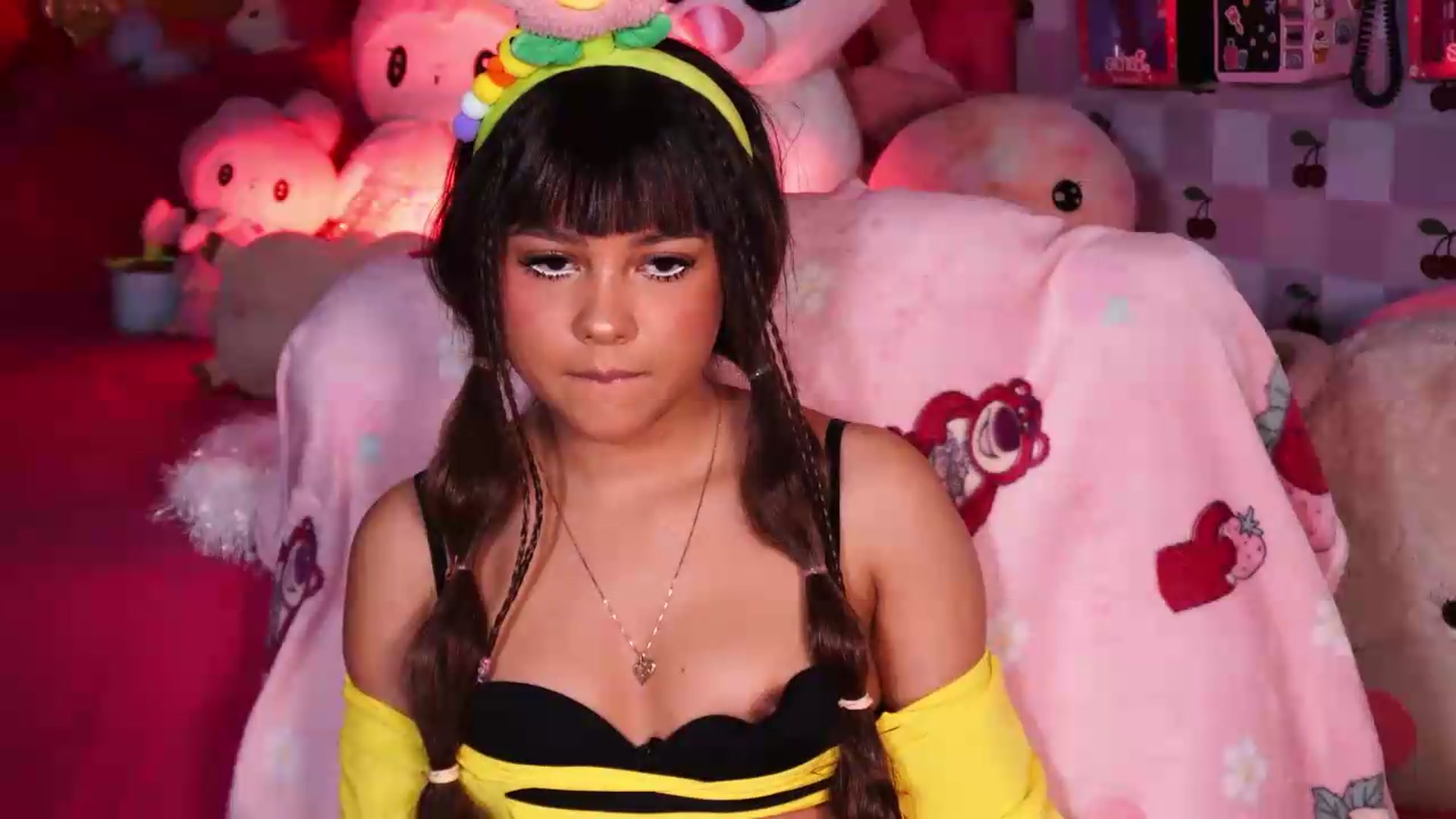 Gallery image thumbnail from sweet_pigtails's myfreecams stream on, 09/19/2026, 11:14 image 15 of 20