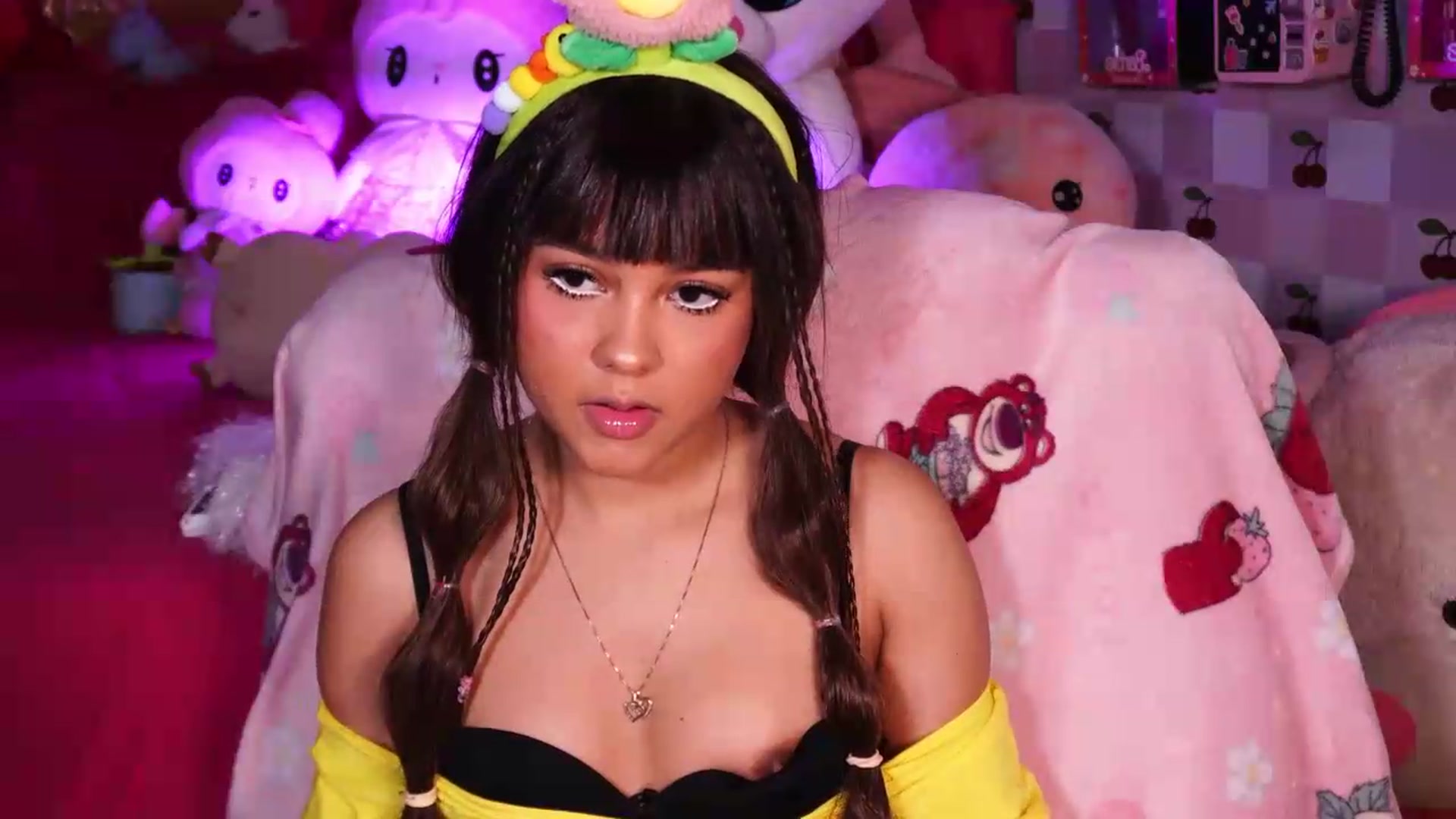 Gallery image thumbnail from sweet_pigtails's myfreecams stream on, 09/19/2026, 11:14 image 14 of 20
