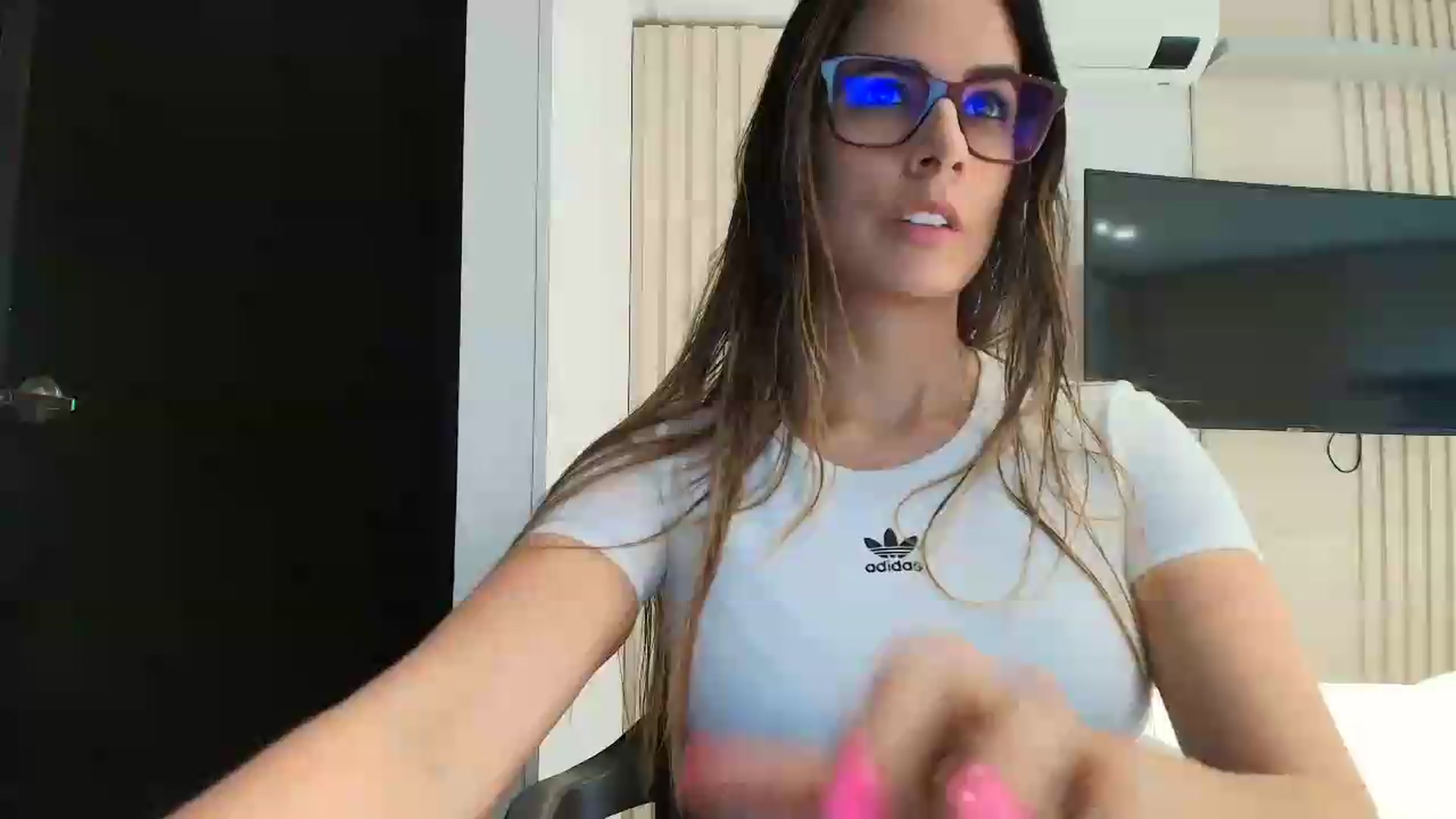Gallery image thumbnail from sweetgirl1993's myfreecams stream on, 05/14/2026, 16:08 image 6 of 20