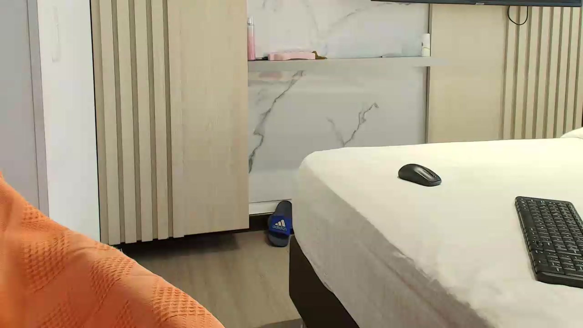 Gallery image thumbnail from sweetgirl1993's myfreecams stream on, 06/04/2026, 14:26 image 16 of 20