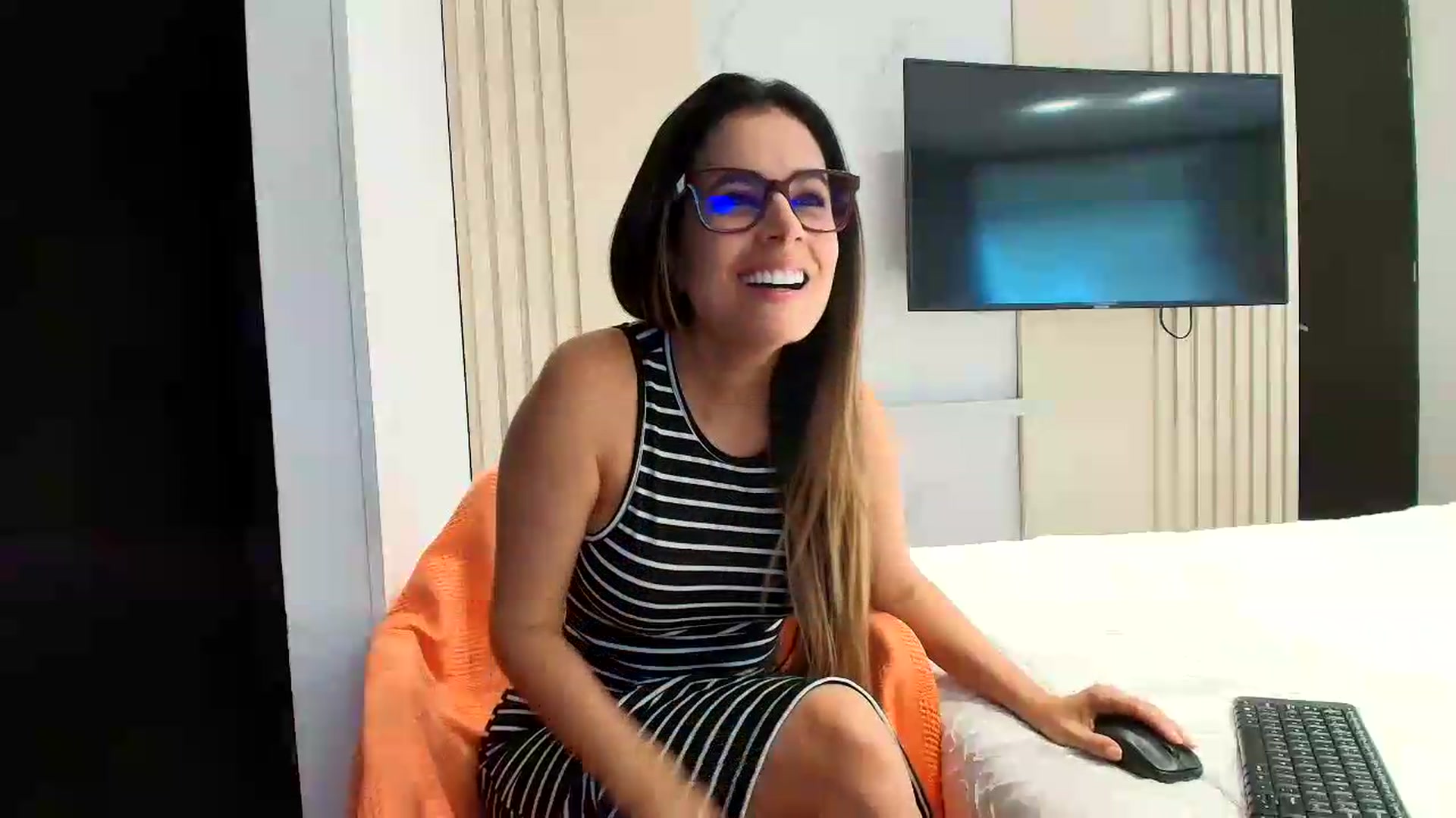 Gallery image thumbnail from sweetgirl1993's myfreecams stream on, 06/13/2026, 22:14 image 2 of 20