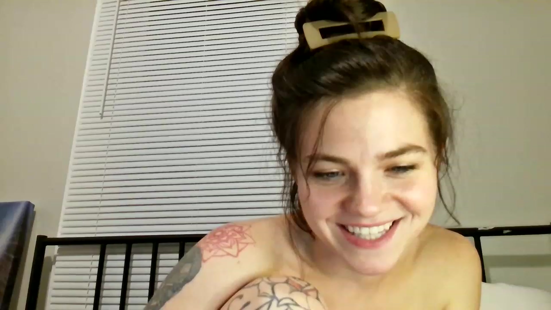 Gallery image thumbnail from sweetgirl898's myfreecams stream on, 08/07/2023, 09:38 image 19 of 20