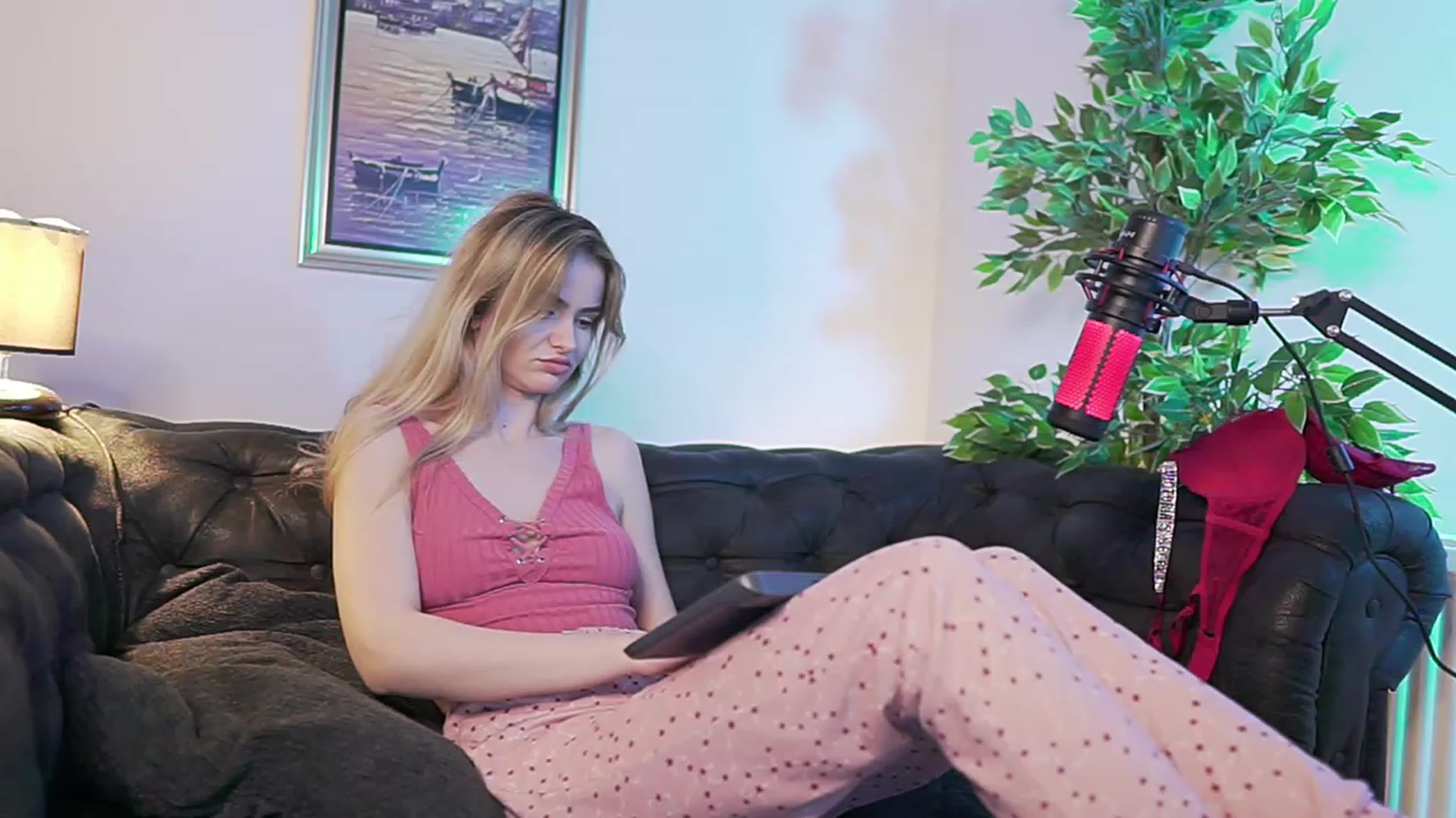 Gallery image thumbnail from sweetkins's myfreecams stream on, 05/24/2023, 02:06 image 8 of 20
