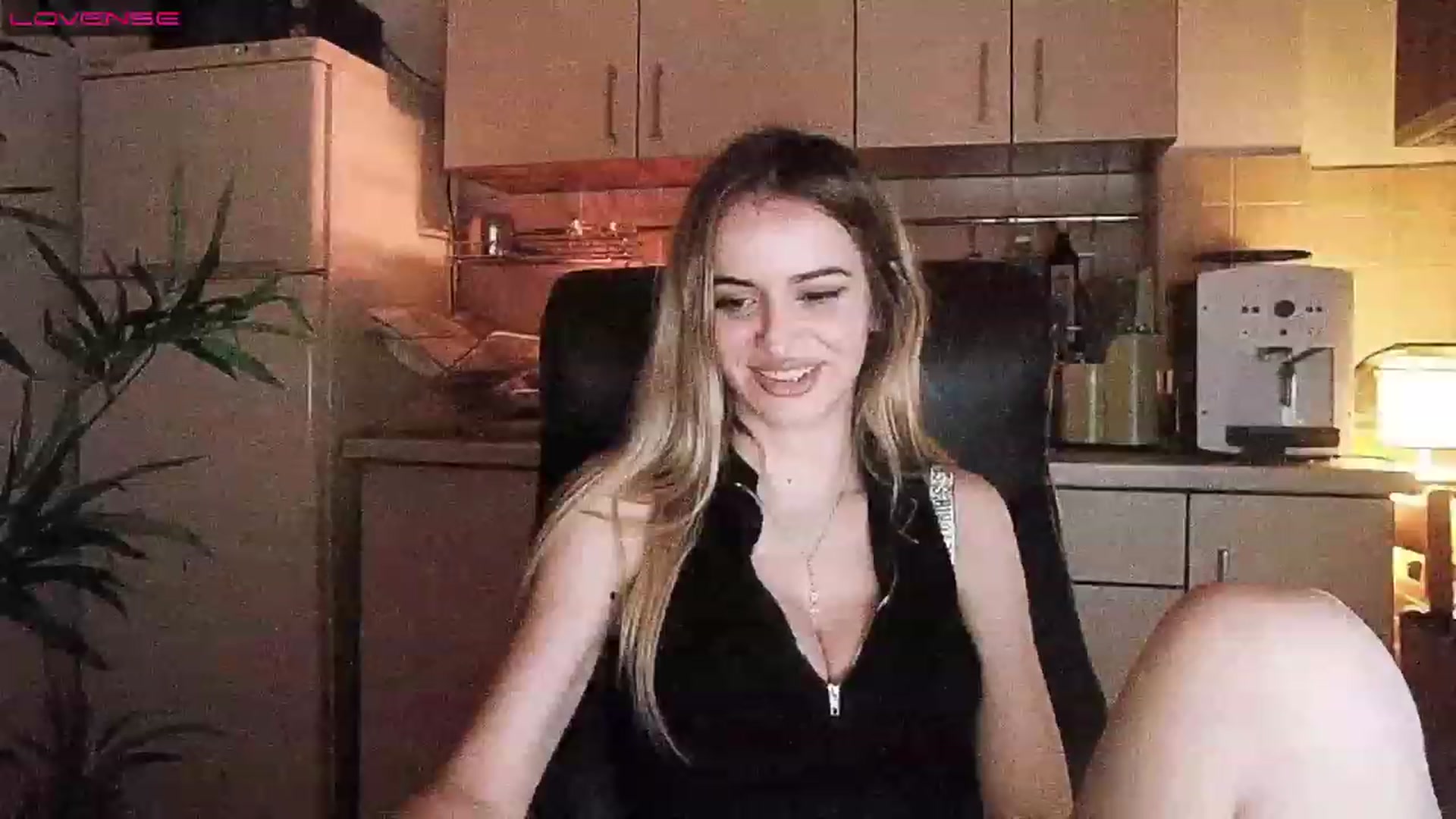 Gallery image thumbnail from sweetkins's myfreecams stream on, 07/04/2023, 22:59 image 3 of 20