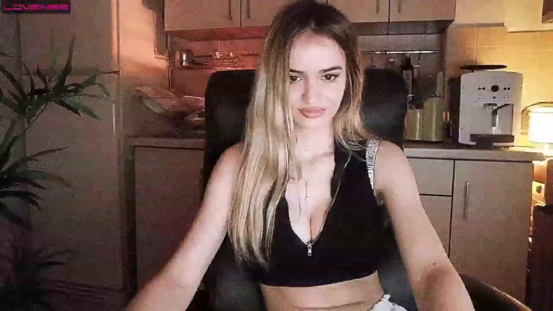 Gallery image thumbnail from sweetkins's myfreecams stream on, 07/04/2023, 22:59 image 15 of 20