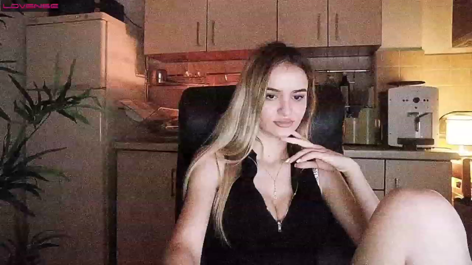 Gallery image thumbnail from sweetkins's myfreecams stream on, 07/04/2023, 22:59 image 2 of 20