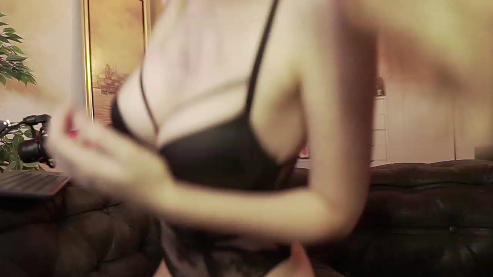 Gallery image thumbnail from sweetkins's myfreecams stream on, 08/23/2023, 22:39 image 12 of 20