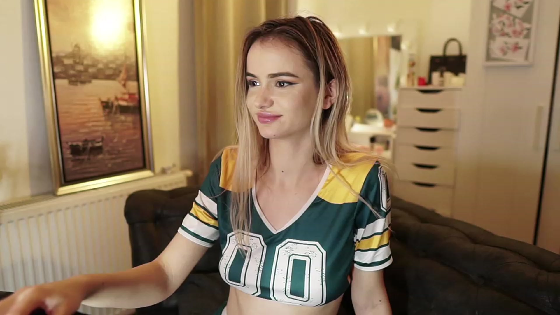 Gallery image thumbnail from sweetkins's myfreecams stream on, 11/08/2023, 01:25 image 4 of 20