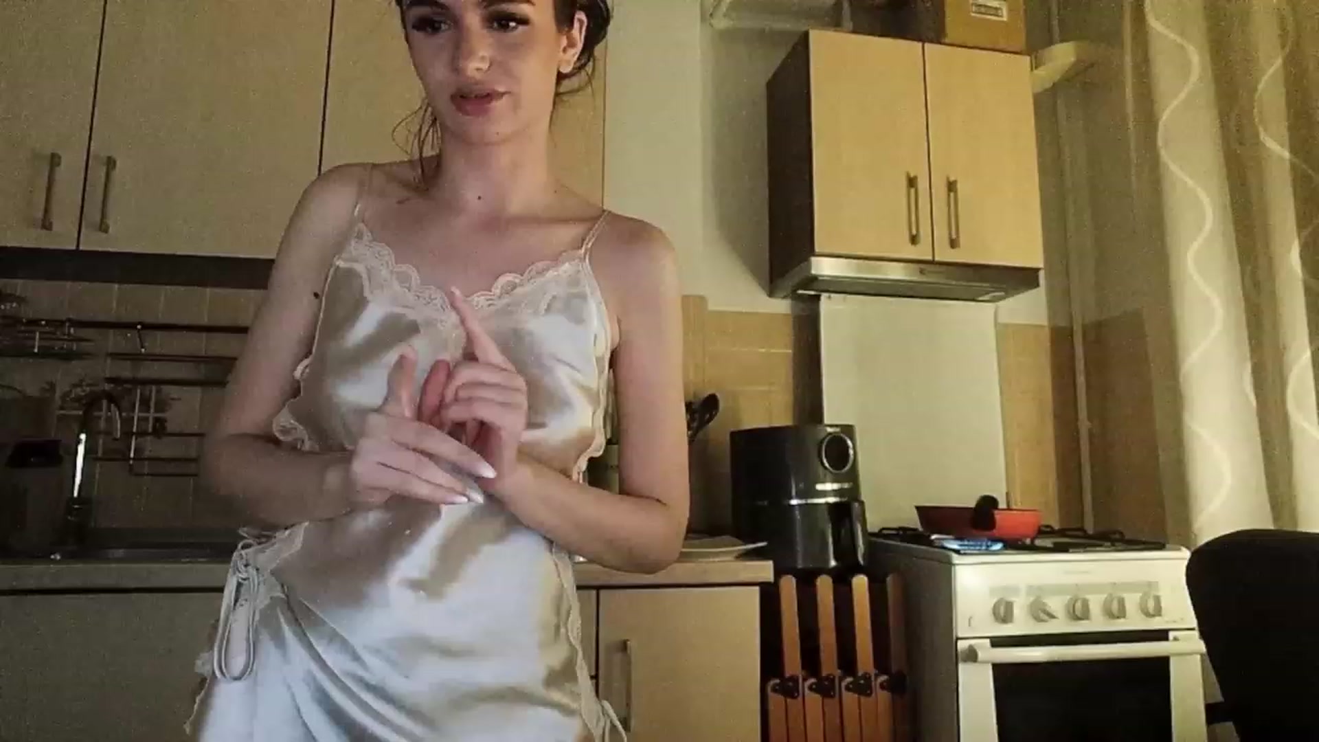 Gallery image thumbnail from sweetkins's myfreecams stream on, 11/23/2023, 24:11 image 17 of 20