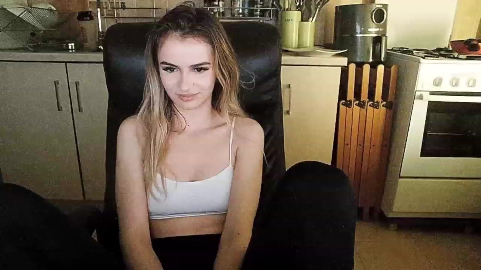 Gallery image thumbnail from sweetkins's myfreecams stream on, 11/23/2023, 03:39 image 5 of 20