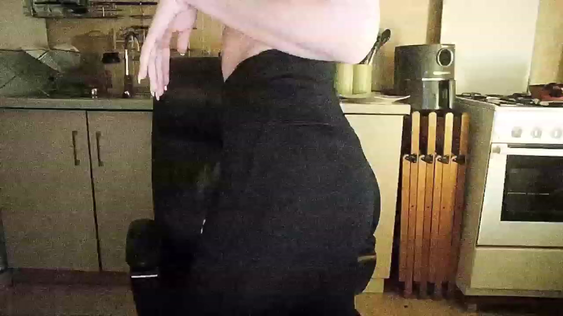 Gallery image thumbnail from sweetkins's myfreecams stream on, 11/23/2023, 03:39 image 18 of 20