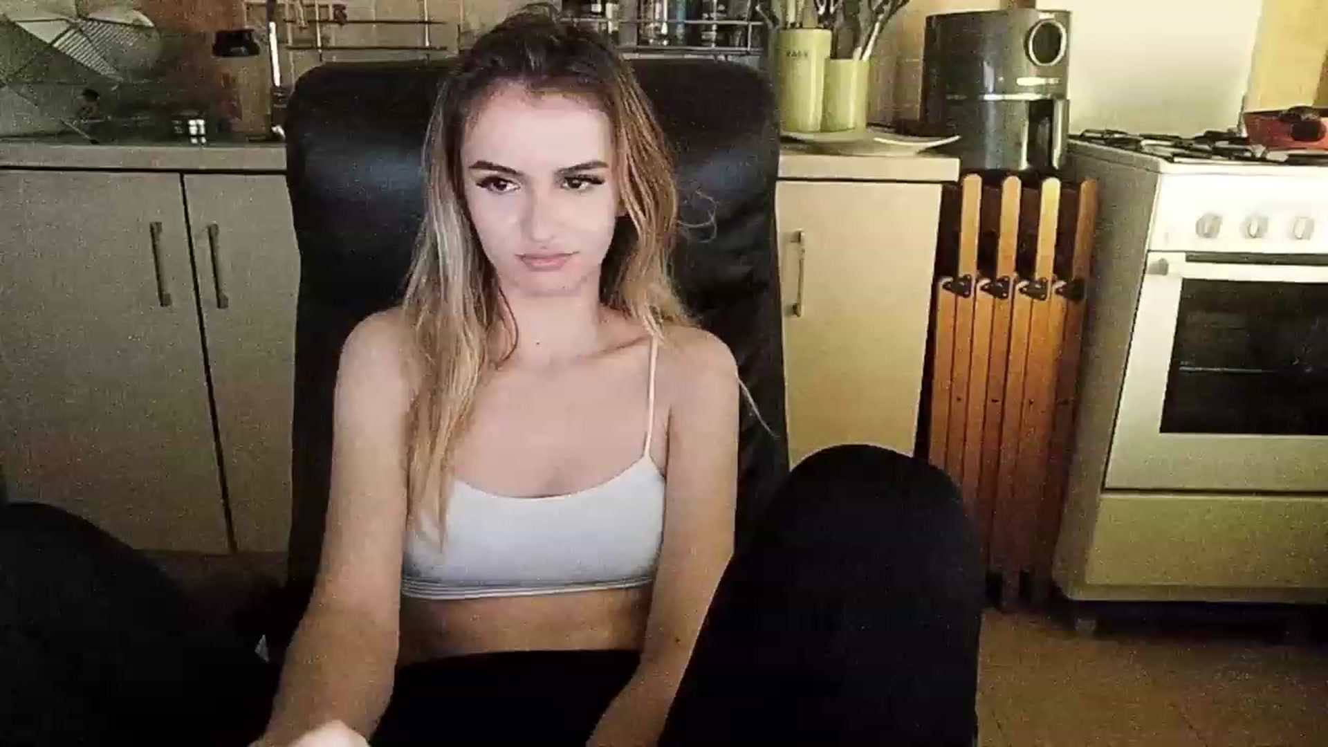 Gallery image thumbnail from sweetkins's myfreecams stream on, 11/23/2023, 03:39 image 4 of 20