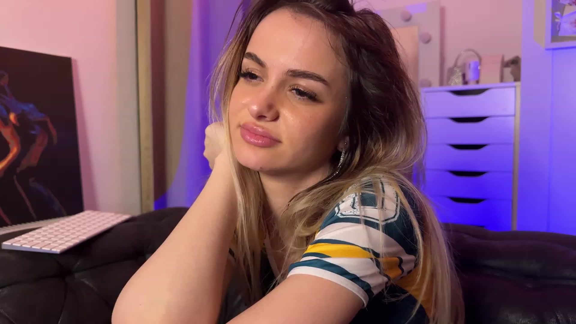 Gallery image thumbnail from sweetkins's myfreecams stream on, 02/13/2024, 02:42 image 17 of 20