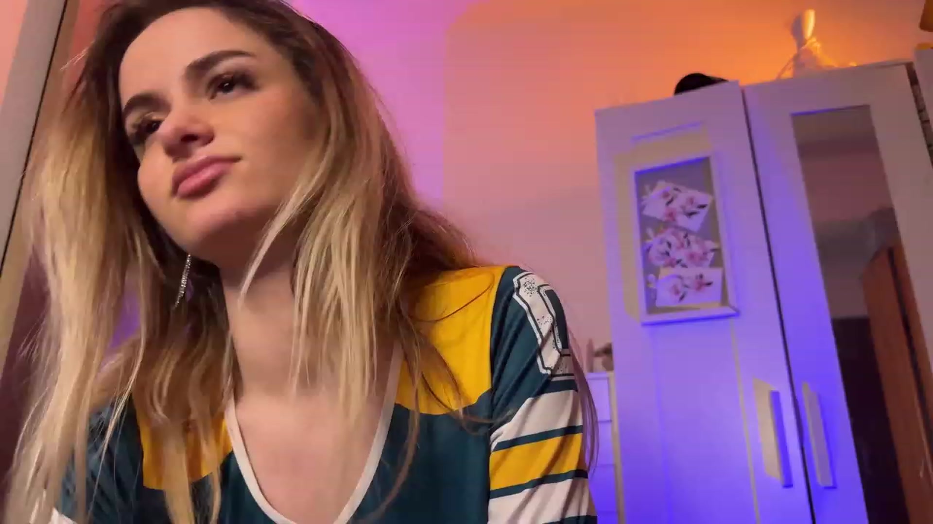 Gallery image thumbnail from sweetkins's myfreecams stream on, 02/13/2024, 02:42 image 12 of 20