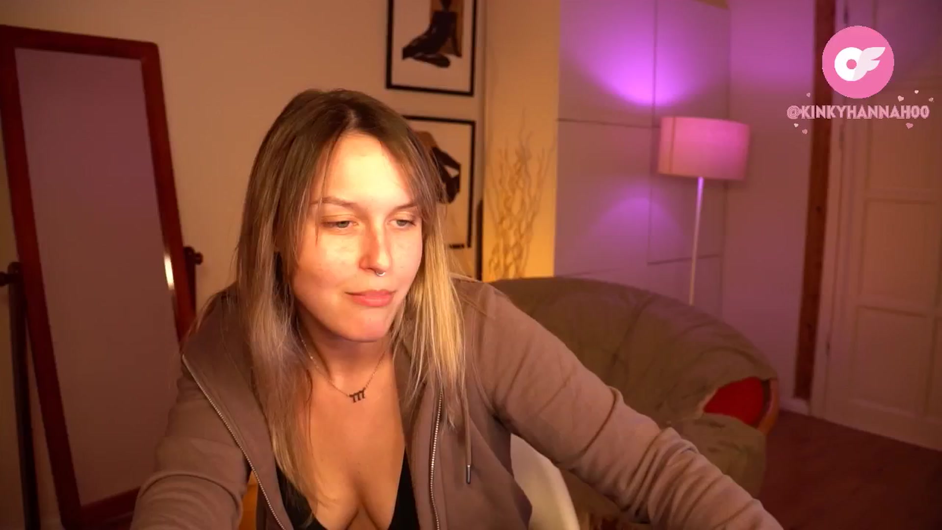 Gallery image thumbnail from sweetpulse_'s myfreecams stream on, 05/13/2024, 08:28 image 1 of 20