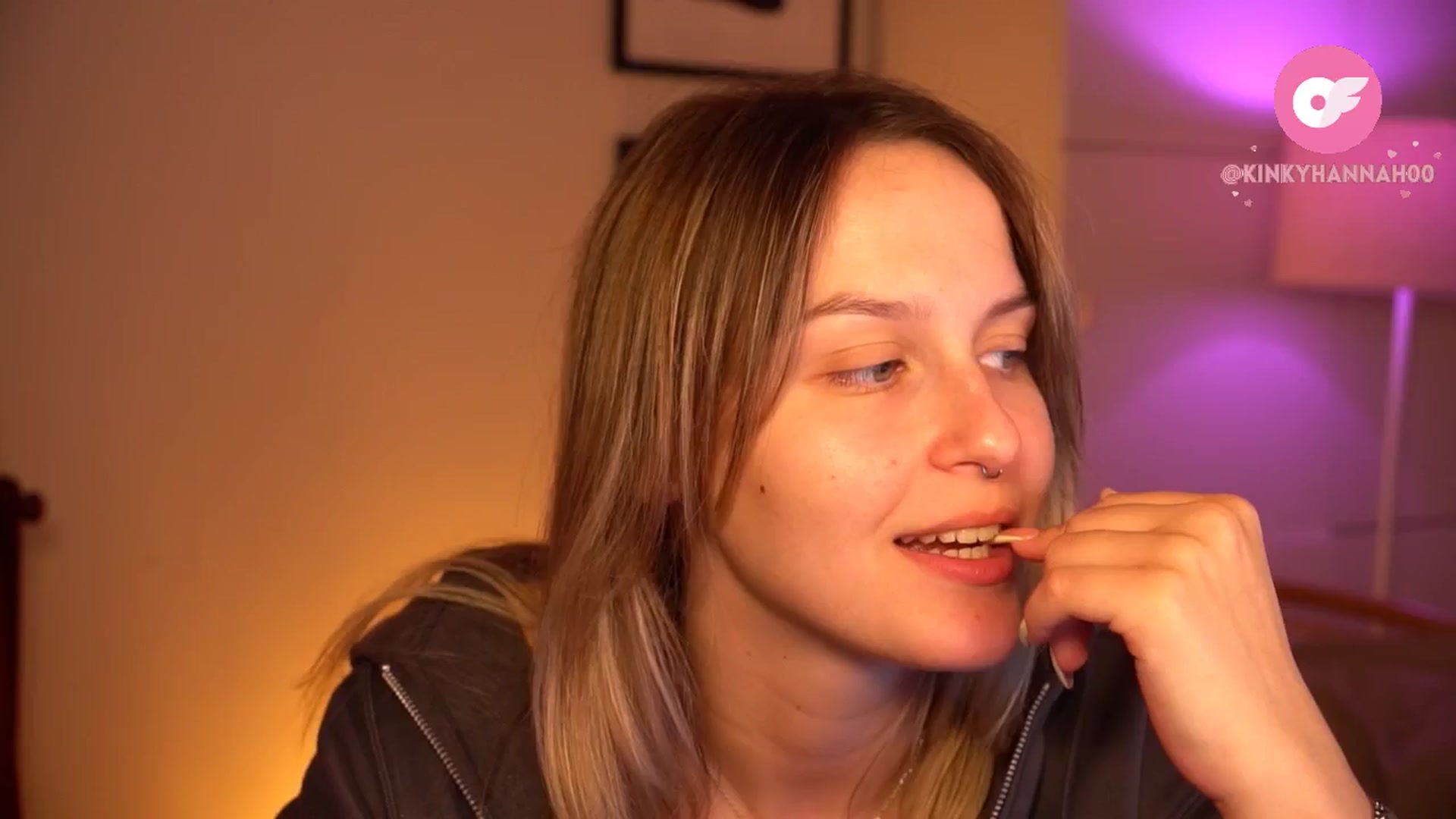 Gallery image thumbnail from sweetpulse_'s myfreecams stream on, 05/21/2024, 08:23 image 13 of 20