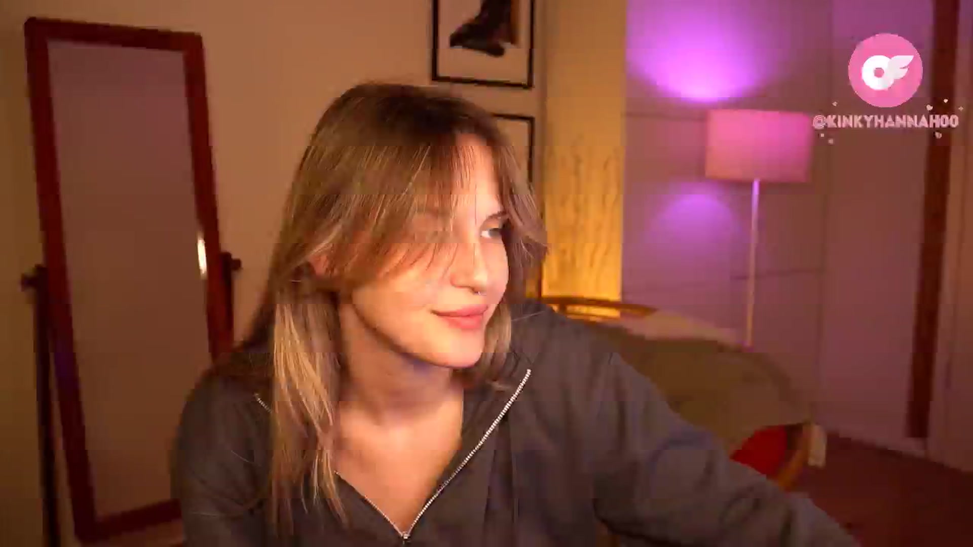 Gallery image thumbnail from sweetpulse_'s myfreecams stream on, 06/03/2024, 07:13 image 13 of 20