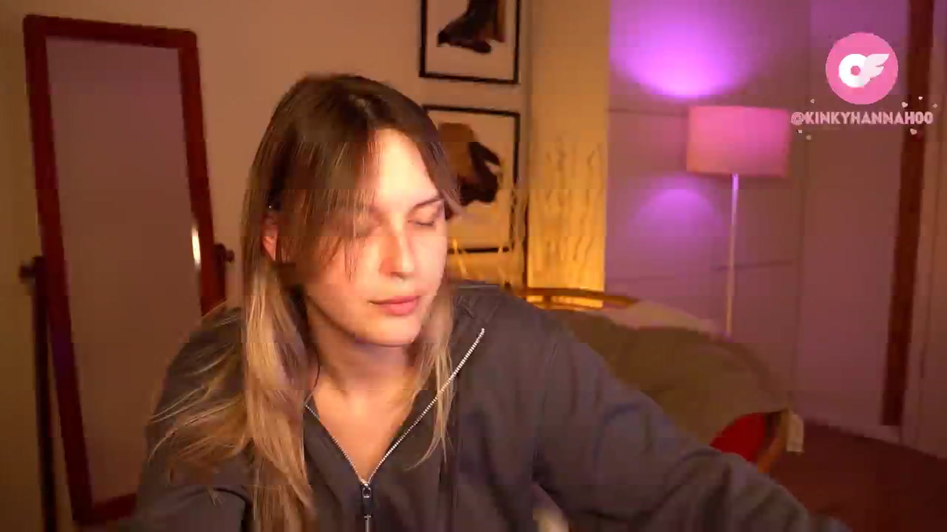 Gallery image thumbnail from sweetpulse_'s myfreecams stream on, 06/03/2024, 07:13 image 16 of 20