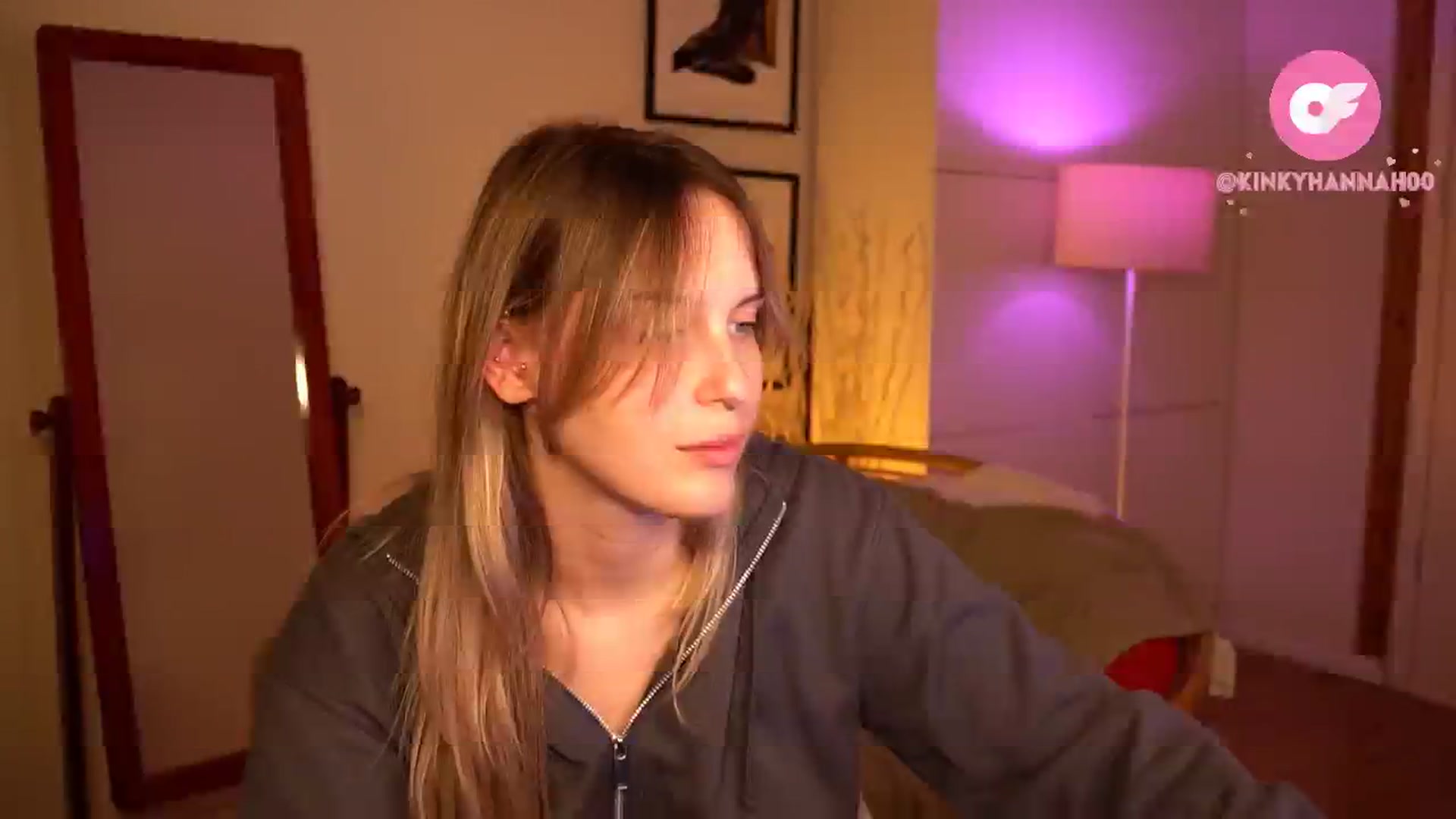 Gallery image thumbnail from sweetpulse_'s myfreecams stream on, 06/03/2024, 07:13 image 18 of 20