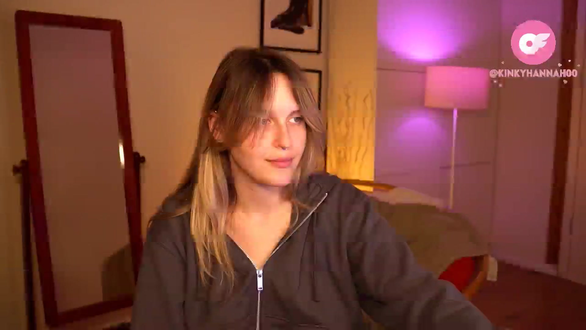 Gallery image thumbnail from sweetpulse_'s myfreecams stream on, 06/03/2024, 07:13 image 15 of 20
