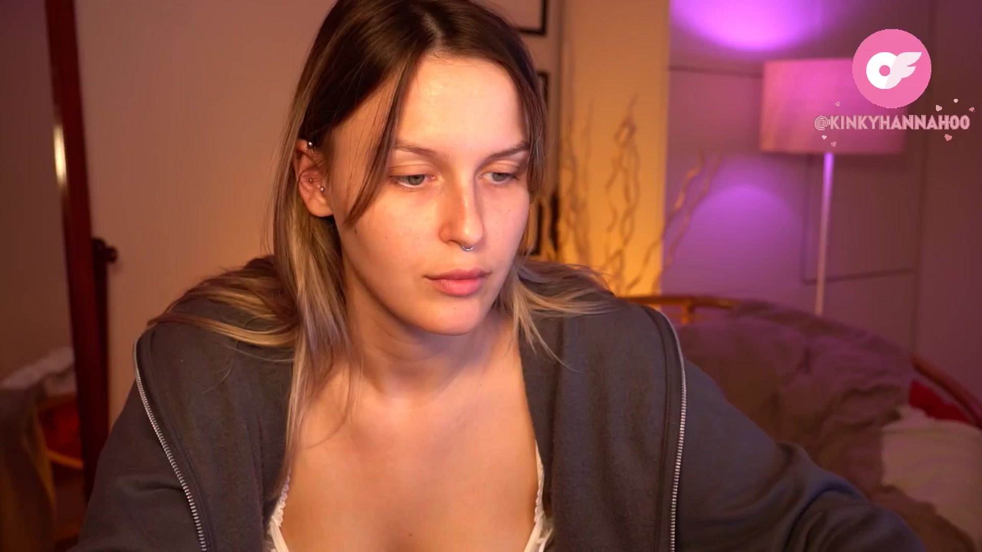 Gallery image thumbnail from sweetpulse_'s myfreecams stream on, 06/09/2024, 07:45 image 15 of 20