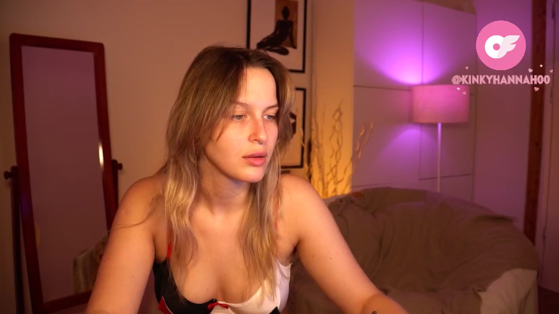 Gallery image thumbnail from sweetpulse_'s myfreecams stream on, 06/10/2024, 05:32 image 12 of 20