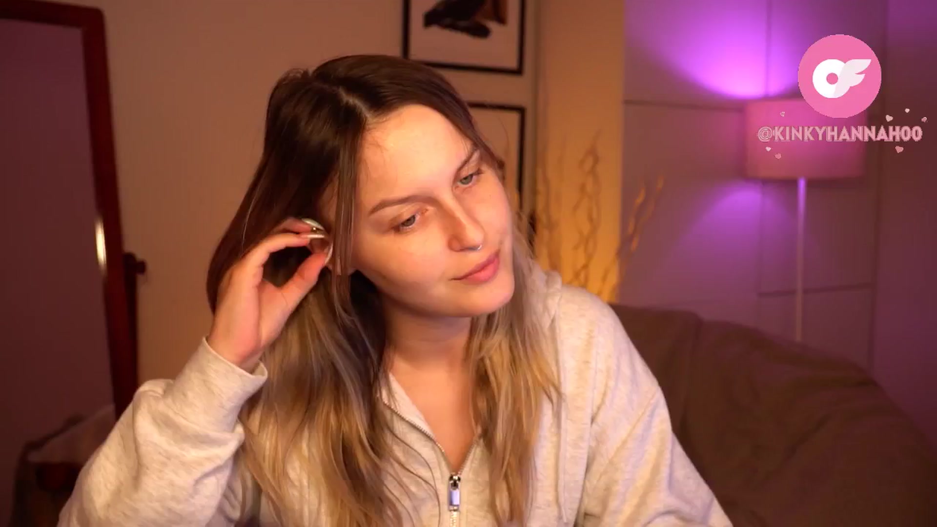 Gallery image thumbnail from sweetpulse_'s myfreecams stream on, 06/10/2024, 07:46 image 1 of 20