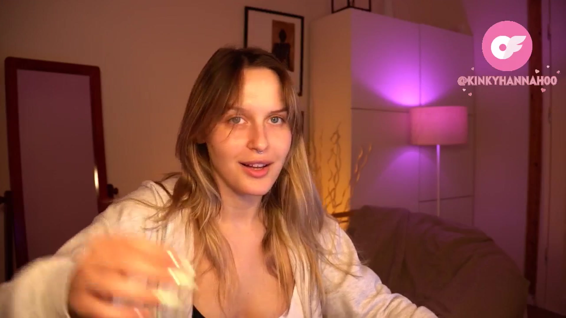 Gallery image thumbnail from sweetpulse_'s myfreecams stream on, 06/10/2024, 07:46 image 6 of 20